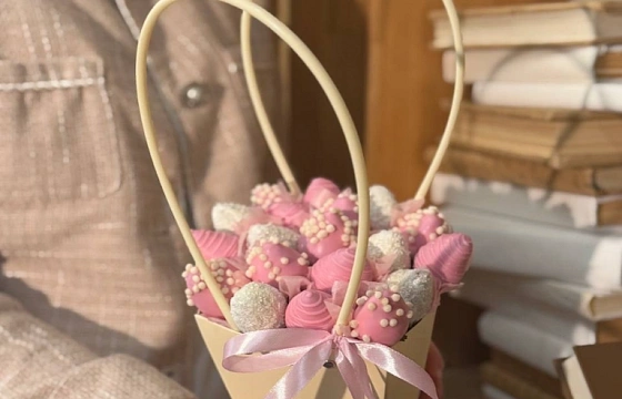 Корзина с клубникой в шоколаде