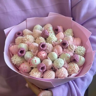 Букет из клубники в шоколаде с малинкой арт. mb00031